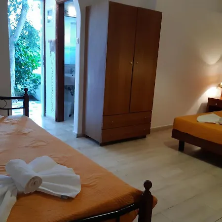 Marianna-glastros Aparthotel